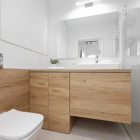 Industrial With Parking Wola By Renters Lejlighed